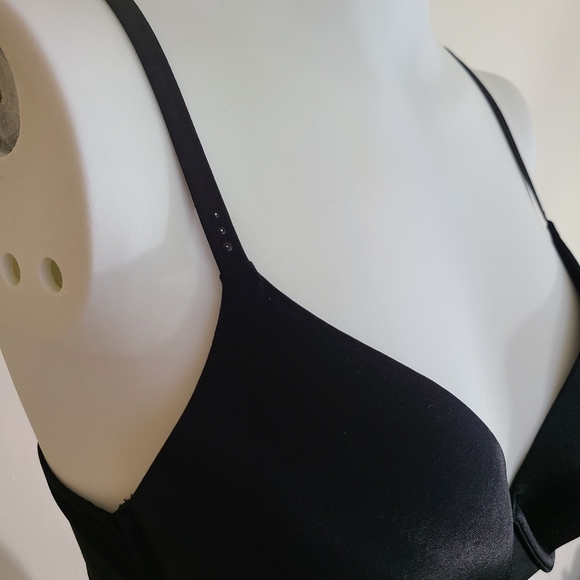 Victoria's Secret - Biofit 34C - Picture 2 of 5